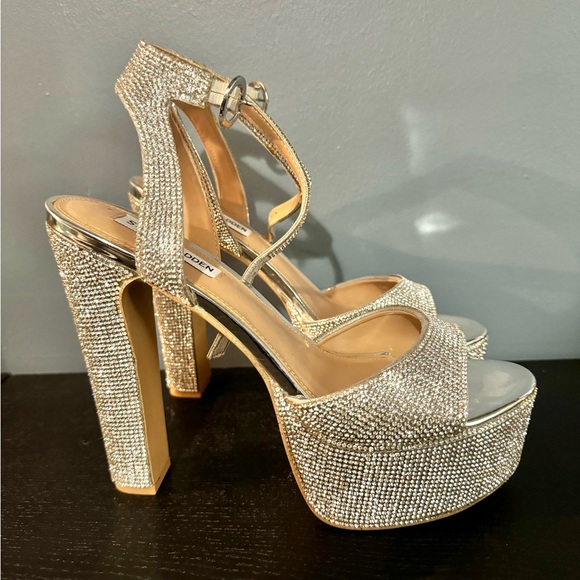 Brand new Steve Madden Platform sandals. - Picture 2 of 4